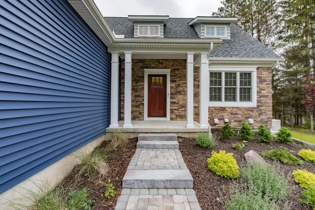 $550,000 | 210 Canterbury Circle, Blakeslee, PA 18610