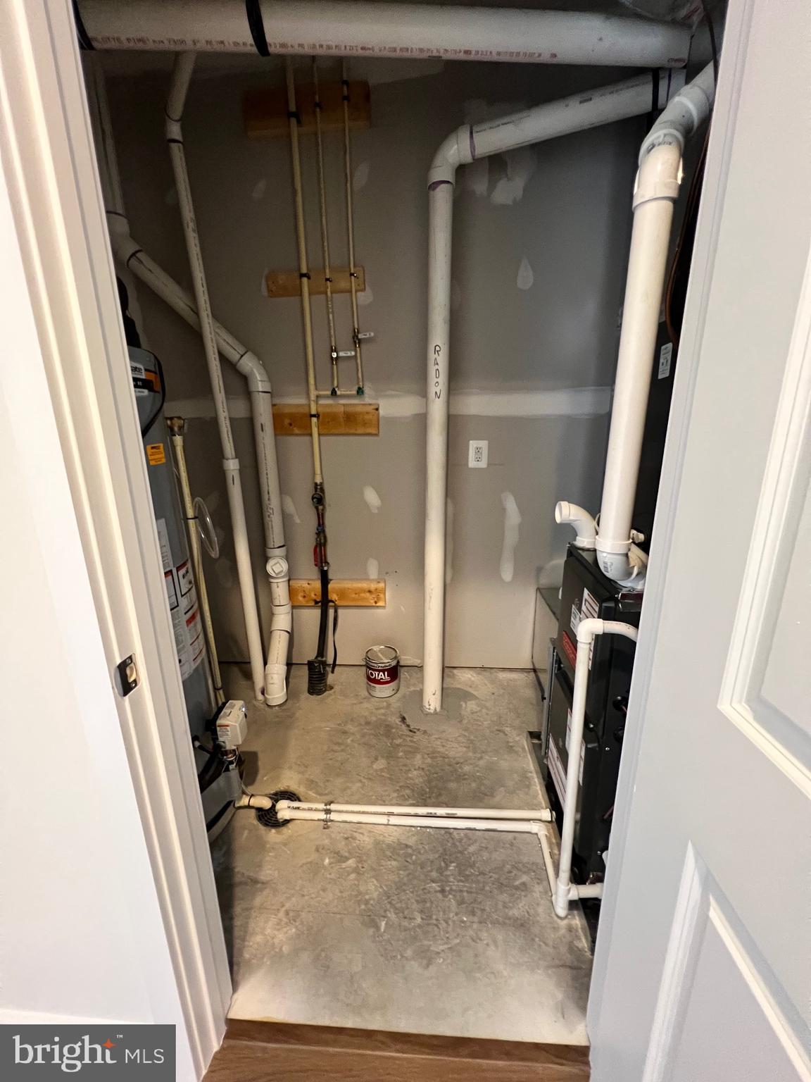 43421 Farringdon Square Ashburn, VA 20148 - Photo 11 of 45 Utility Room