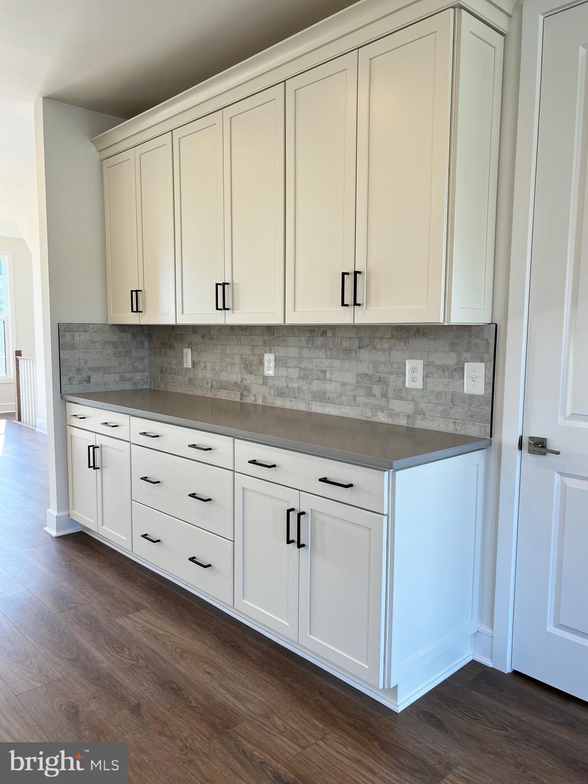 43421 Farringdon Square Ashburn, VA 20148 - Photo 19 of 45 Designer backsplash