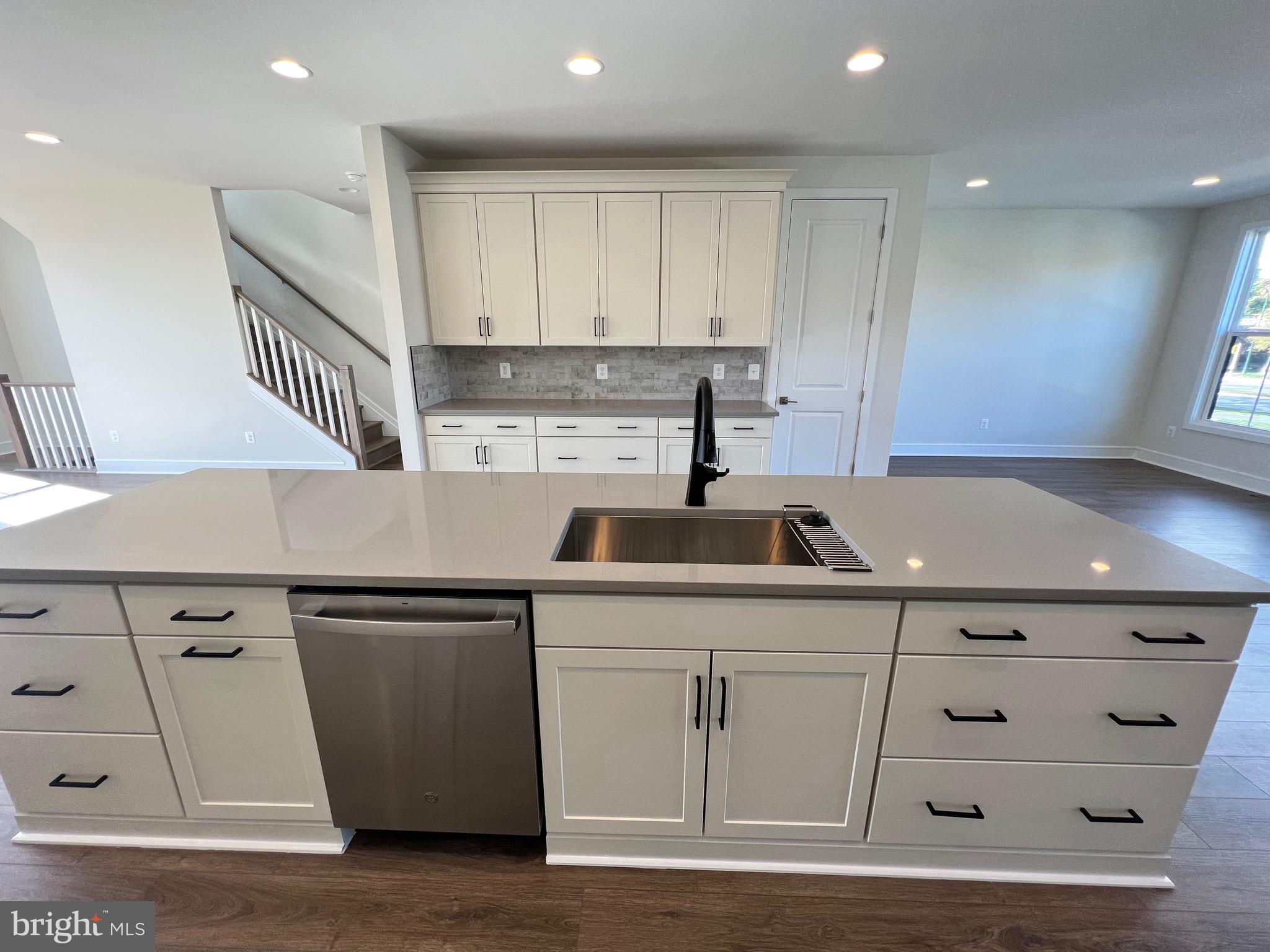 43421 Farringdon Square Ashburn, VA 20148 - Photo 21 of 45 Kitchen