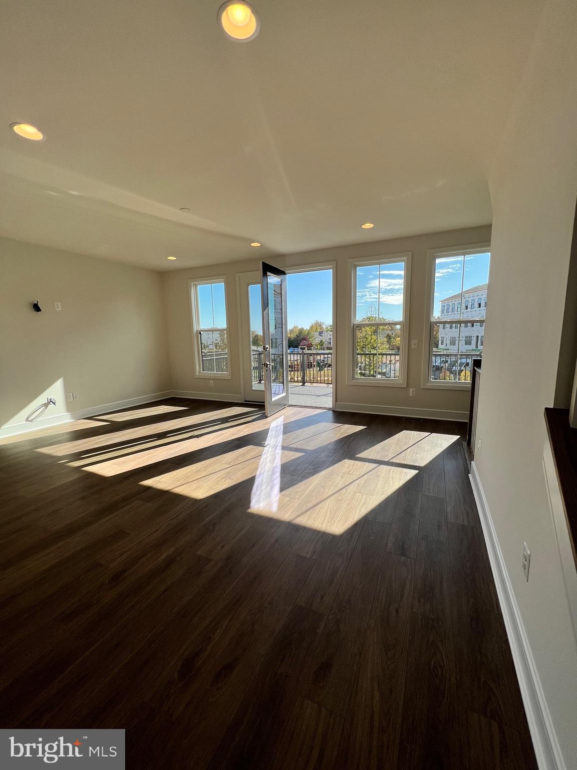 43421 Farringdon Square Ashburn, VA 20148 - Photo 23 of 45 Living Room