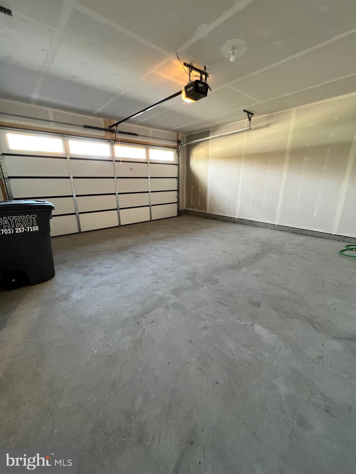 43421 Farringdon Square Ashburn, VA 20148 - Photo 5 of 45 Two Car Garage