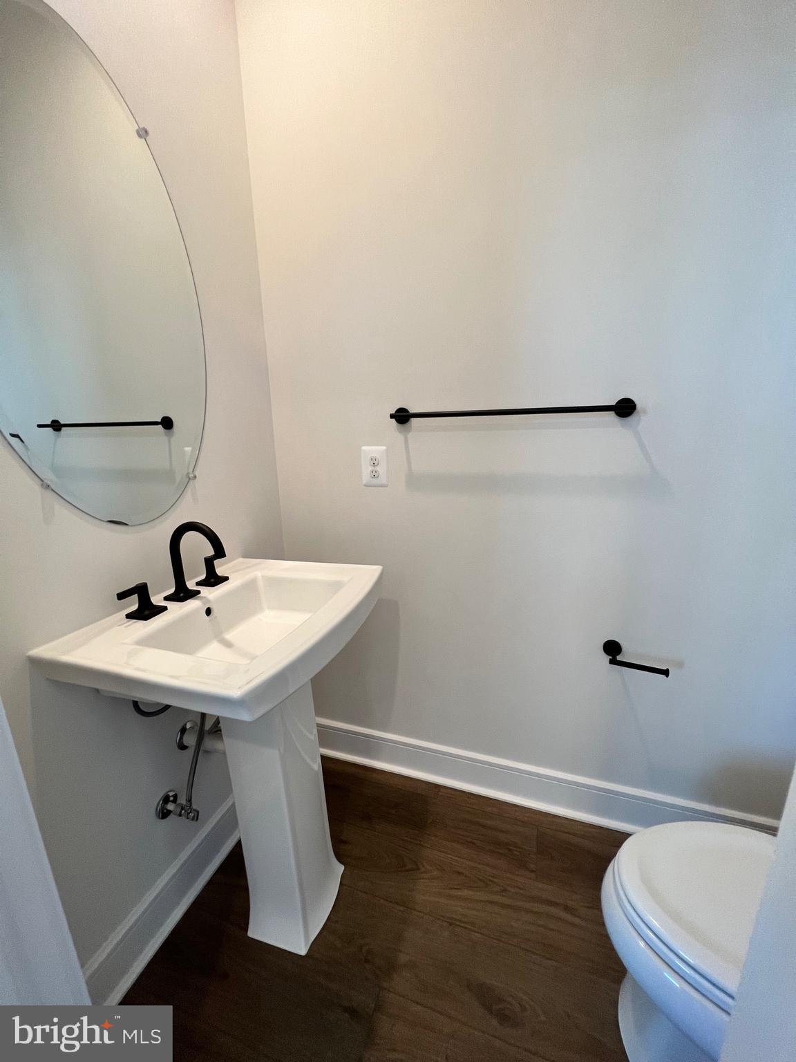 43421 Farringdon Square Ashburn, VA 20148 - Photo 7 of 45 1st Floor Half Bath