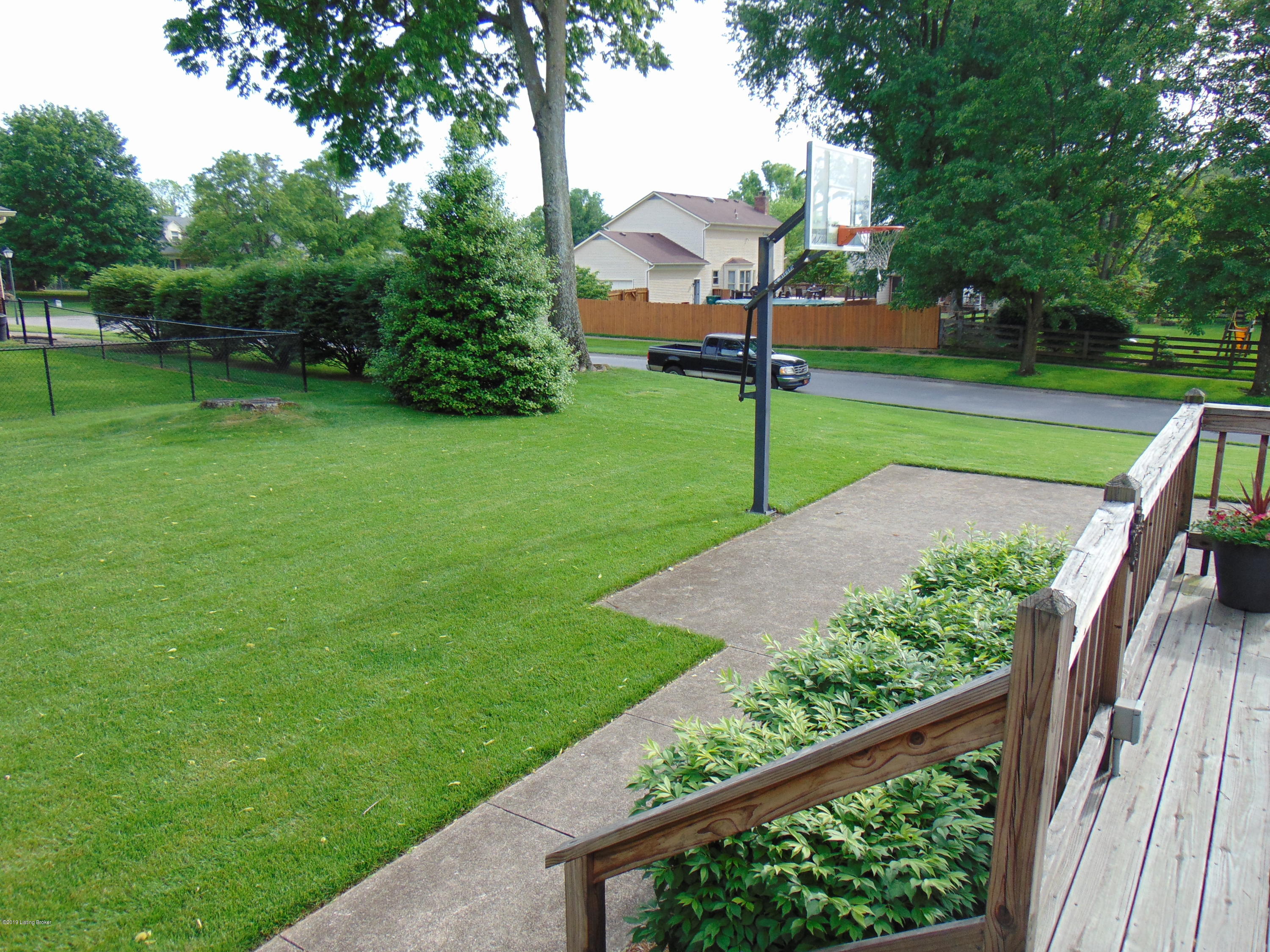 8212 Lacevine Road Louisville, KY 40220 - Photo 54 of 59 DSC00923