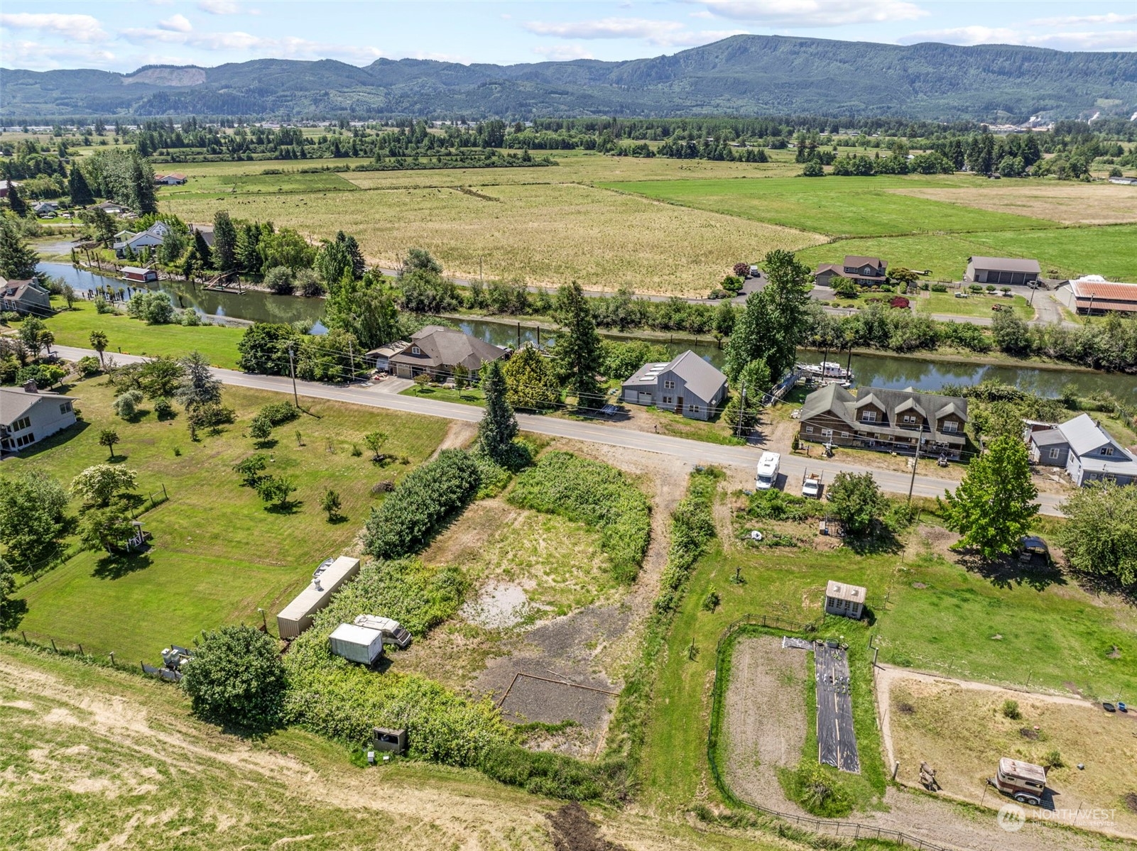 377 East Little Island Road Cathlamet, WA 98612 - Photo 4 of 29 Gallery Image 4