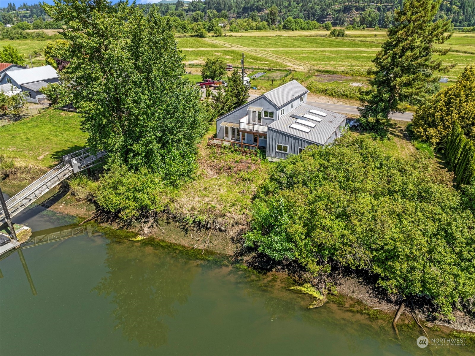 377 East Little Island Road Cathlamet, WA 98612 - Photo 7 of 29 Gallery Image 7
