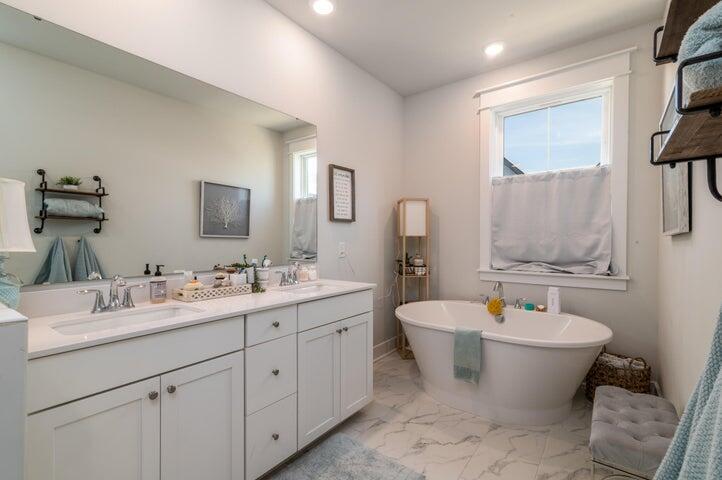 1512 Martel St Mount Mount Pleasant, SC 29464 - Photo 14 of 16 Master bath