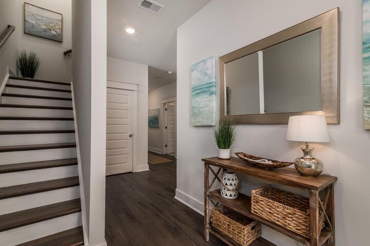 1512 Martel St Mount Mount Pleasant, SC 29464 - Photo 3 of 16 Entry