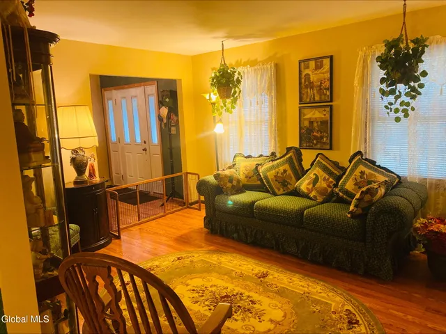 $399,000 | 606 Tedesco Court, Guilderland, NY 12303