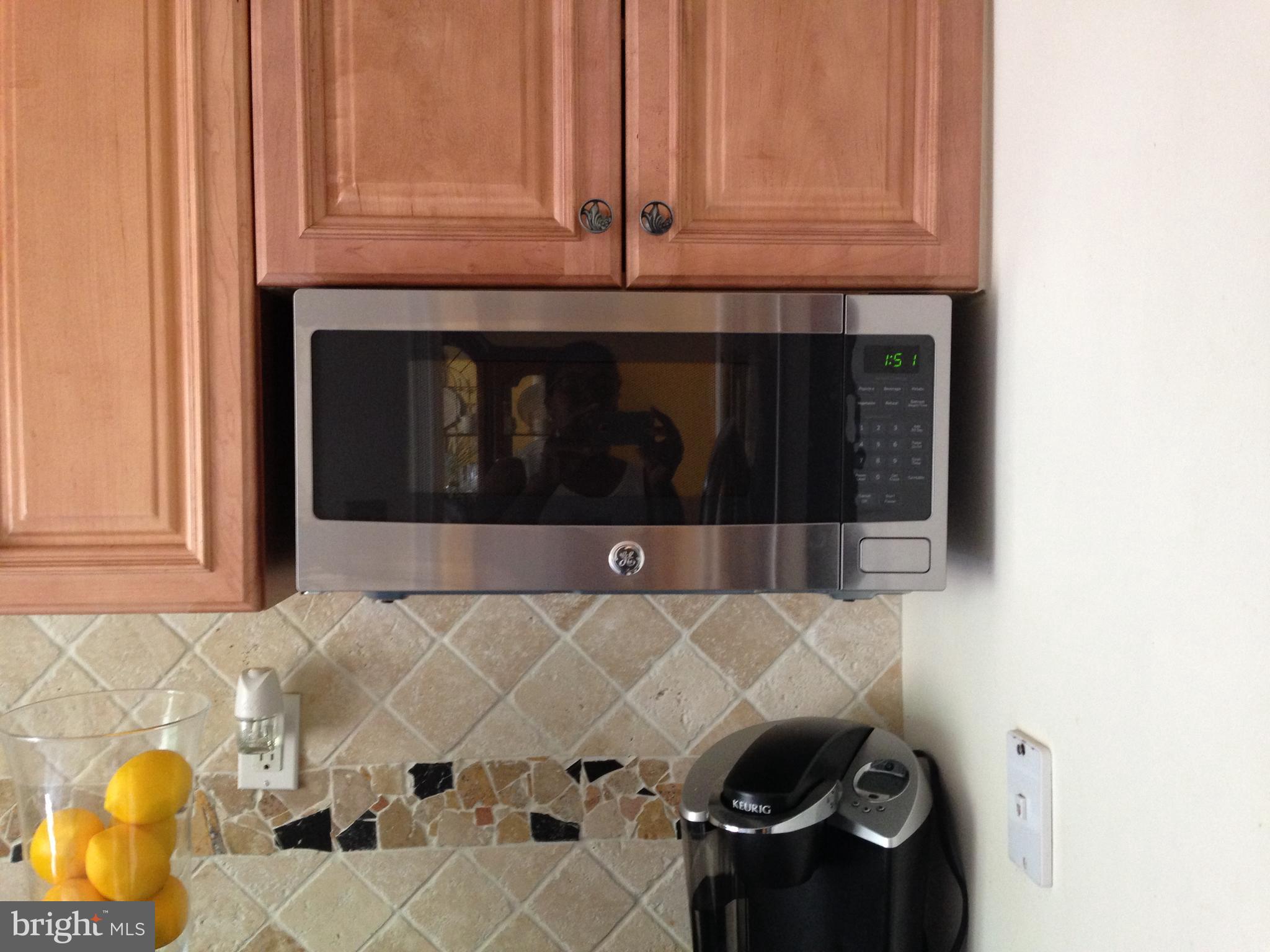 1503 Ralworth Road Baltimore, MD 21218 - Photo 13 of 28 Microwave