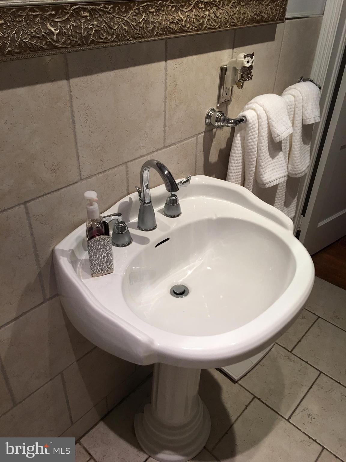 1503 Ralworth Road Baltimore, MD 21218 - Photo 21 of 28 Upper Bathroom