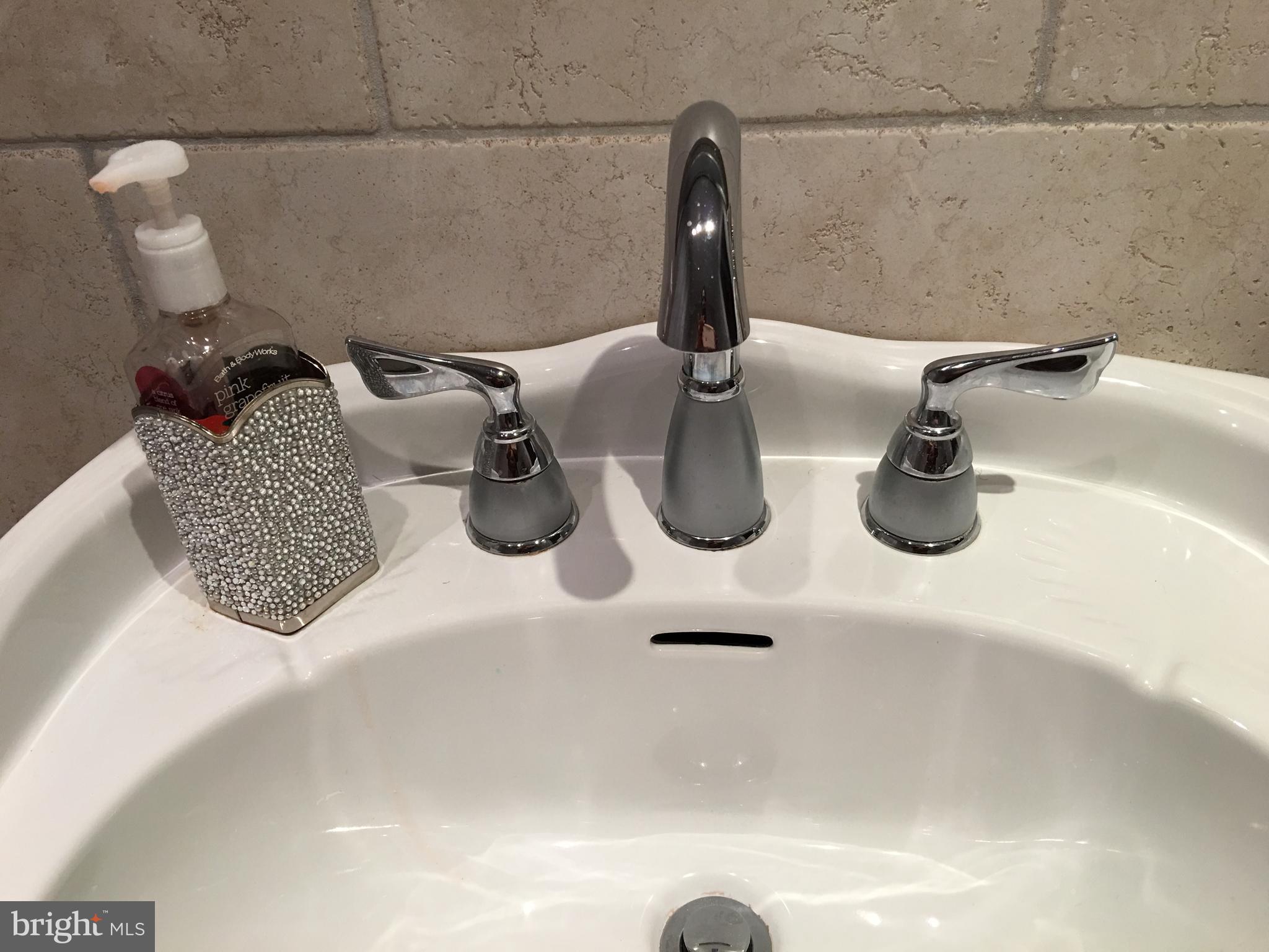 1503 Ralworth Road Baltimore, MD 21218 - Photo 22 of 28 Upper Bathroom