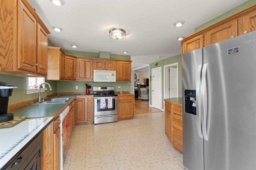 14 Mountain Ash Road, Unit 14 East Bridgewater, MA 02333 - Photo 3 of 26