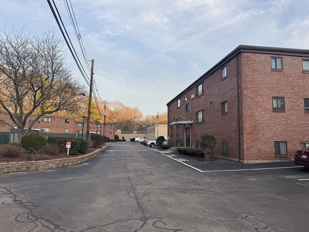 81 Nicholas Road, Unit G Framingham, MA 01701 - Photo 2 of 9 Gallery Image 2
