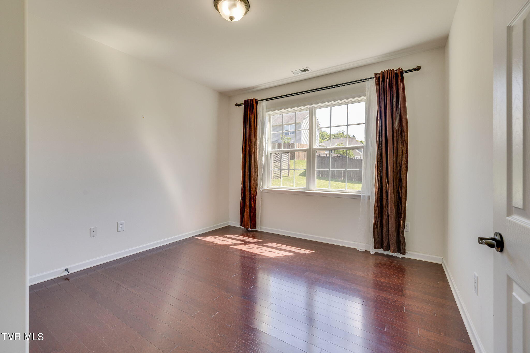 587 Suffolk Road Johnson City, TN 37615 - Photo 23 of 56 023