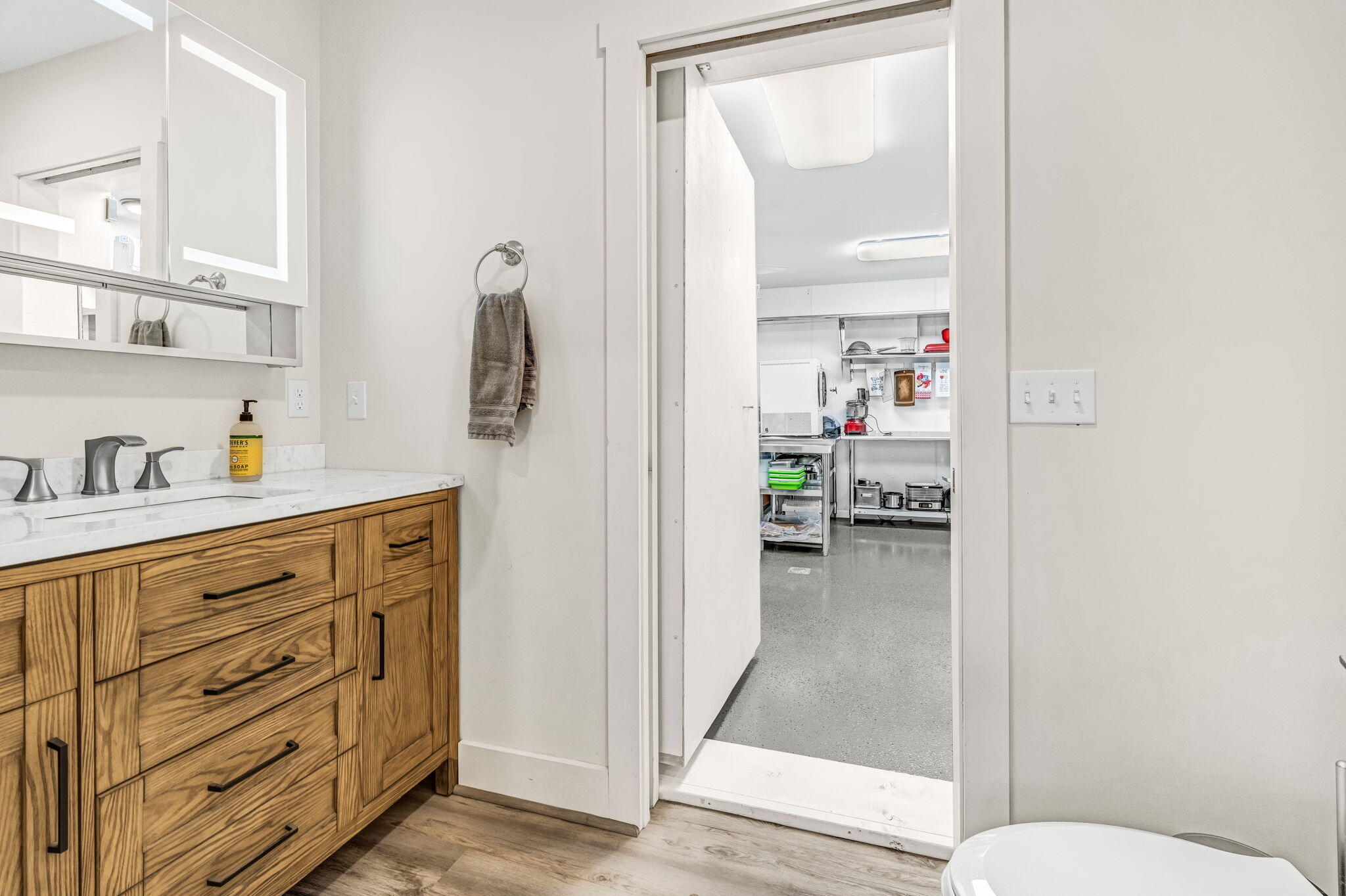156 Congress Street Belfast, ME 04915 - Photo 25 of 71 1st Fl Half Bath