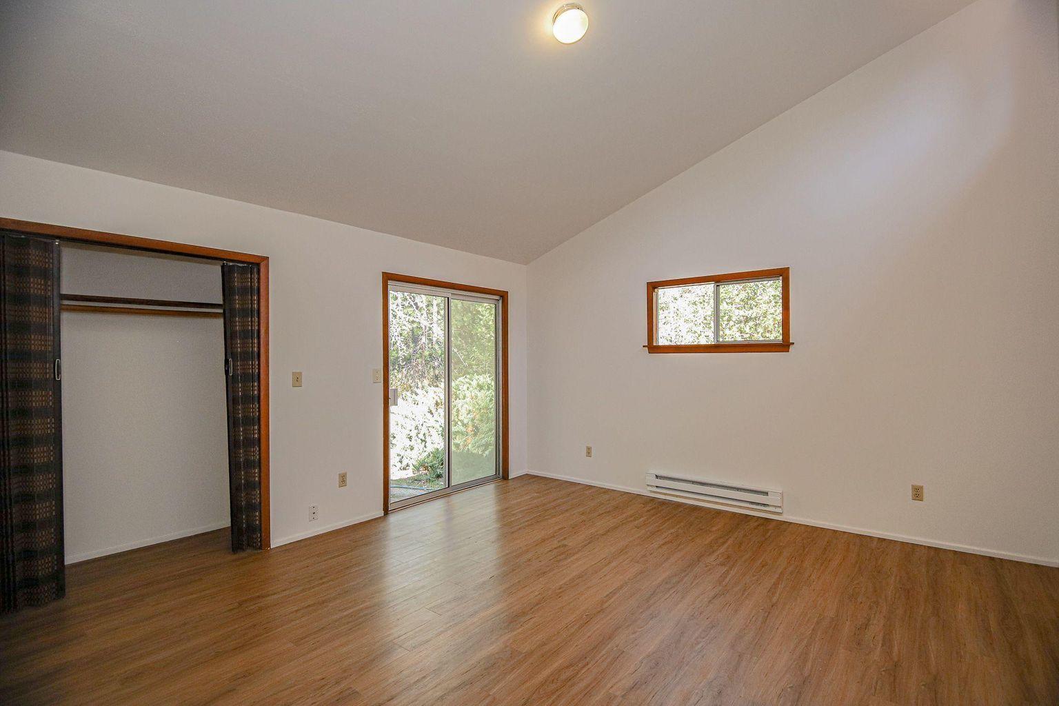 175 Earhart Road Rogue River, OR 97537 - Photo 9 of 28 Bedroom 1