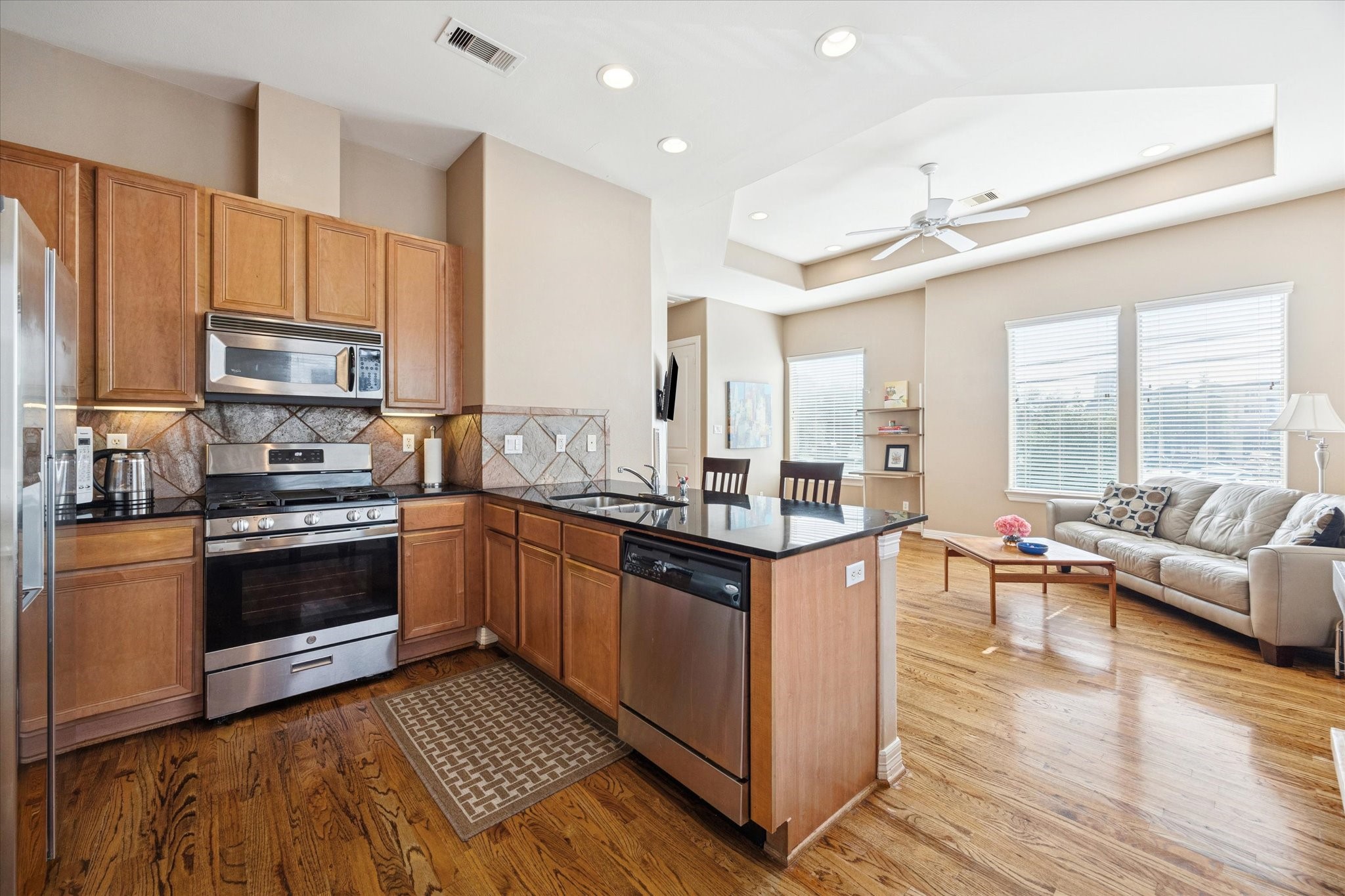 3878 Center Street Houston, TX 77007 - Photo 16 of 25