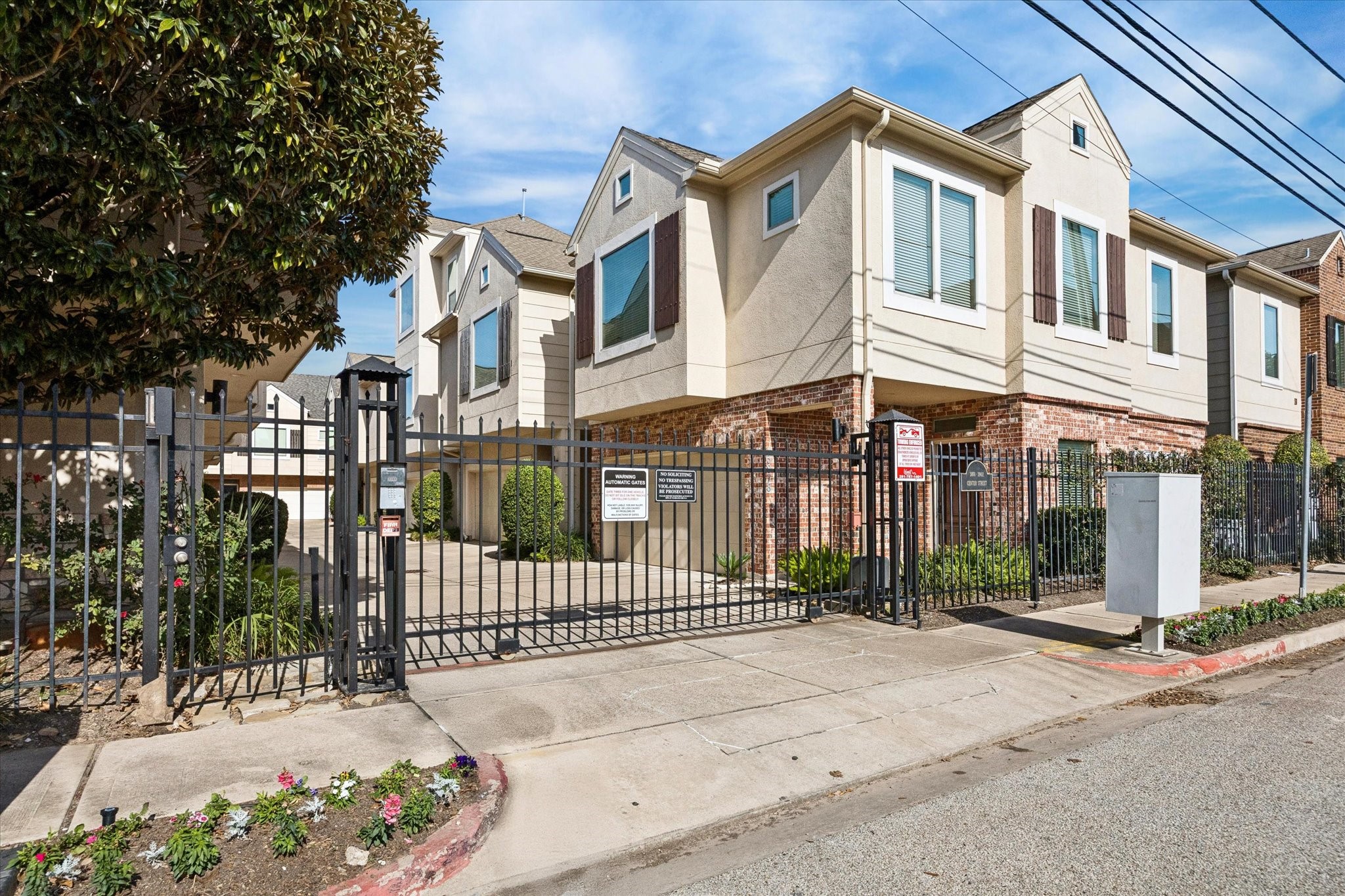 3878 Center Street Houston, TX 77007 - Photo 3 of 25