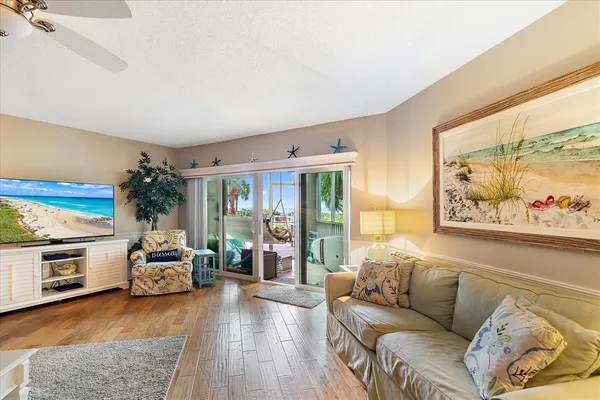 $5,500 | 5621 Gulf Of Mexico Drive, Unit 103, Longboat Key, FL 34228