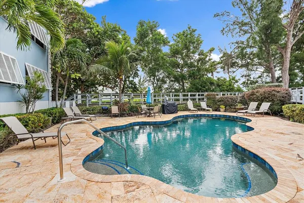 $5,500 | 5621 Gulf Of Mexico Drive, Unit 103, Longboat Key, FL 34228