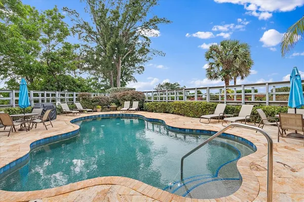 $5,500 | 5621 Gulf Of Mexico Drive, Unit 103, Longboat Key, FL 34228