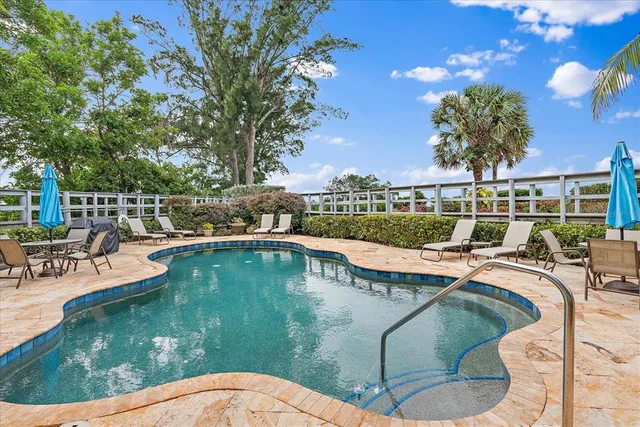 $9,000 | 5621 Gulf Of Mexico Drive, Unit 103, Longboat Key, FL 34228