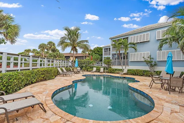 $9,000 | 5621 Gulf Of Mexico Drive, Unit 103, Longboat Key, FL 34228