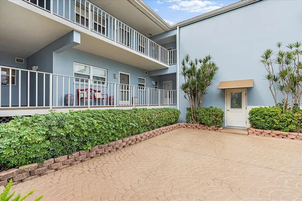 $5,500 | 5621 Gulf Of Mexico Drive, Unit 103, Longboat Key, FL 34228