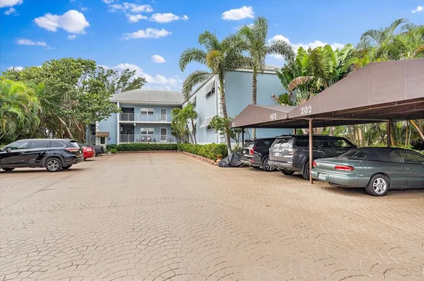 $5,500 | 5621 Gulf Of Mexico Drive, Unit 103, Longboat Key, FL 34228