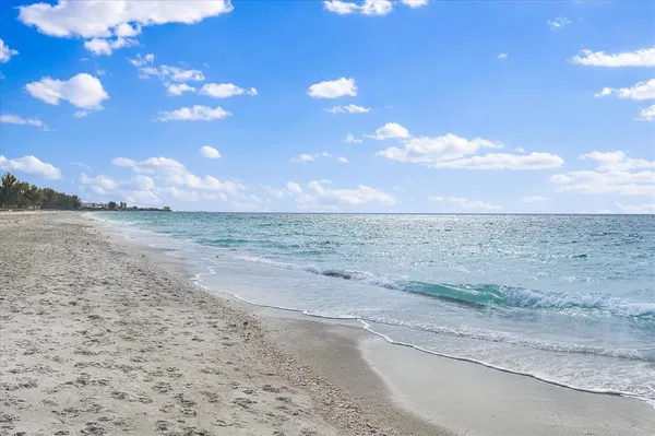 $5,500 | 5621 Gulf Of Mexico Drive, Unit 103, Longboat Key, FL 34228