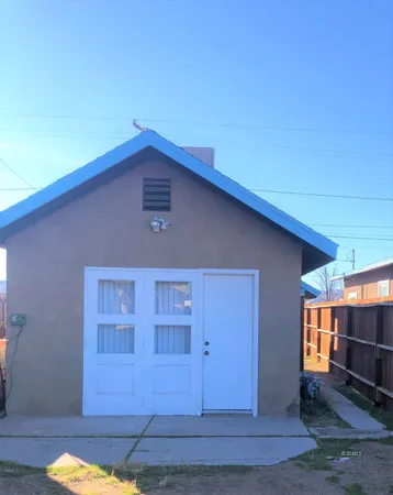 $685 | 117 West B W Robertson Avenue, Ridgecrest, CA 93555