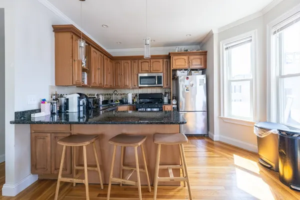 $6,000 | 740 East 3rd Street, Unit 3, Boston, MA 02127