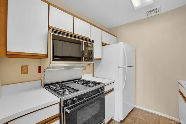 $300,000 | 97 Sunfish Landing, Mohegan Lake, NY 10547