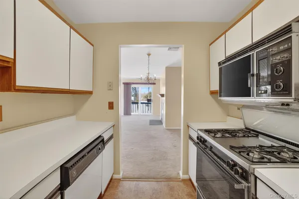 $300,000 | 97 Sunfish Landing, Mohegan Lake, NY 10547