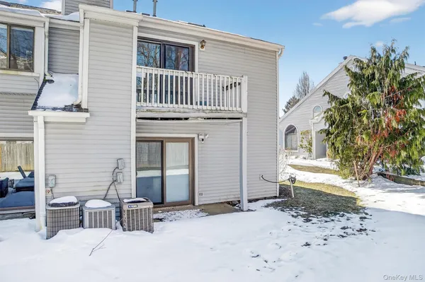 $300,000 | 97 Sunfish Landing, Mohegan Lake, NY 10547