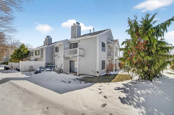 $300,000 | 97 Sunfish Landing, Mohegan Lake, NY 10547