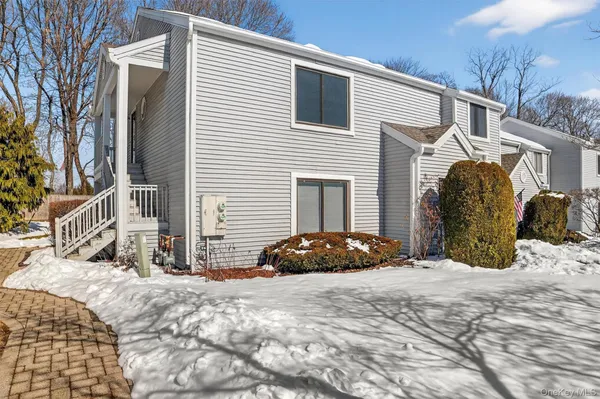 $300,000 | 97 Sunfish Landing, Mohegan Lake, NY 10547