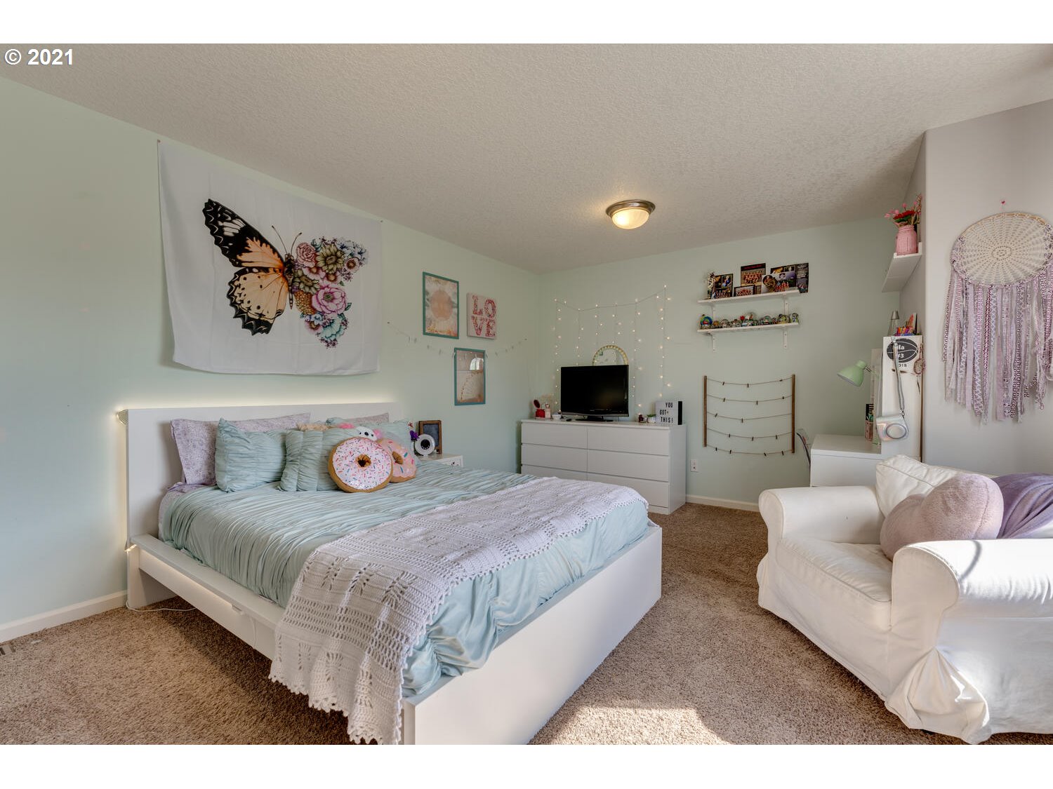2314 South Wind River Way Ridgefield, WA 98642 - Photo 9 of 19 a bedroom with a bed and a couch
