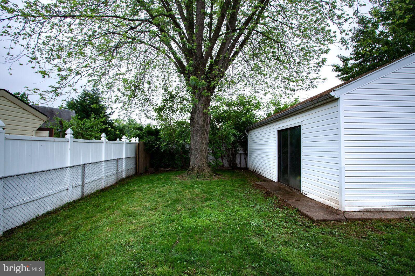 8237 North Boundary Road Baltimore, MD 21222 - Photo 28 of 30 Yard