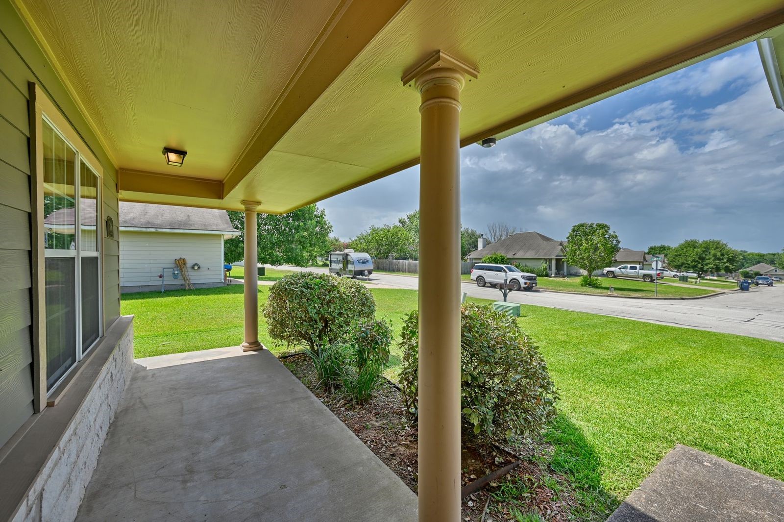 306 Laney Street Brenham, TX 77833 - Photo 2 of 23