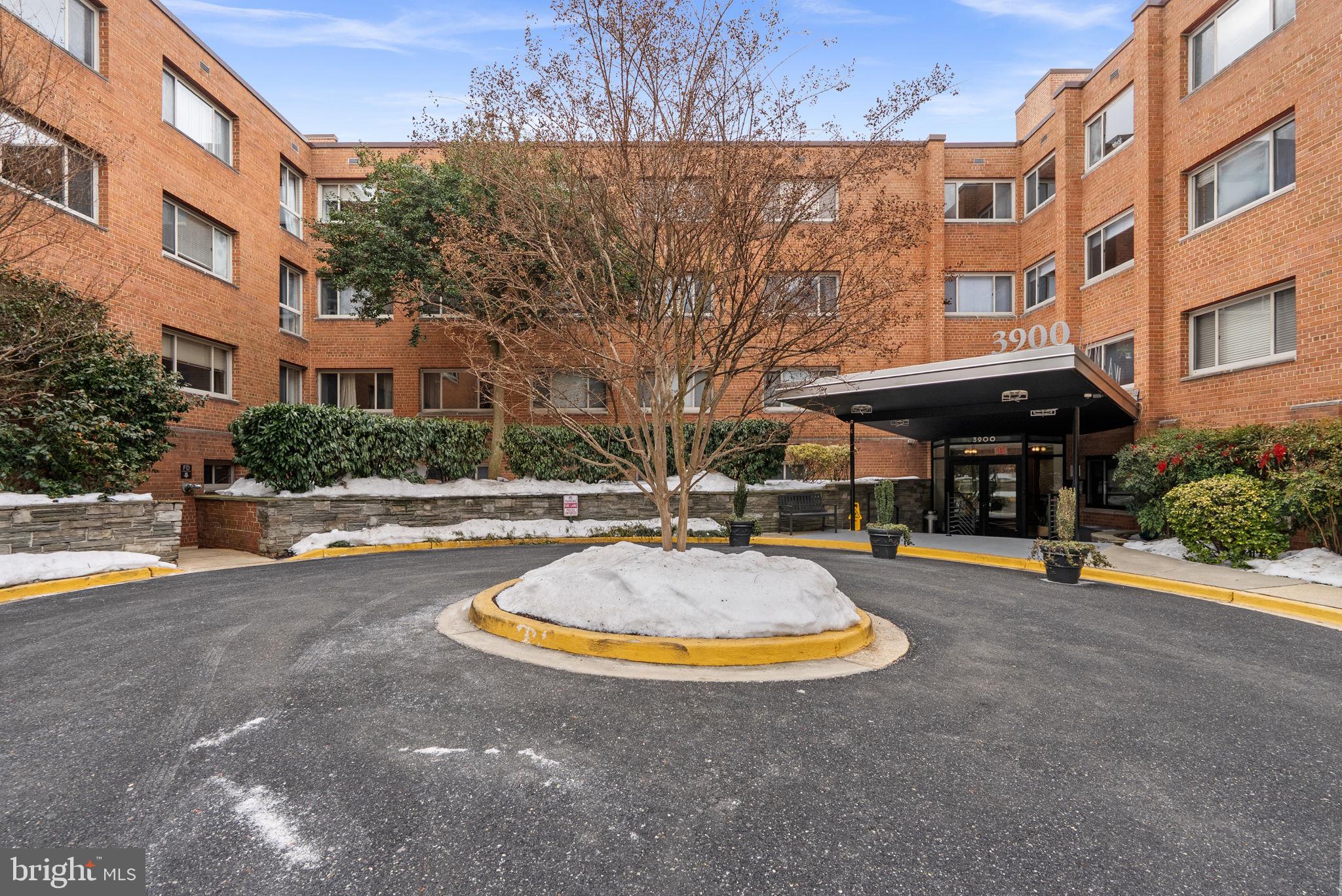 3900 Tunlaw Road Northwest, Unit 101 Washington, DC 20007 - Photo 3 of 28