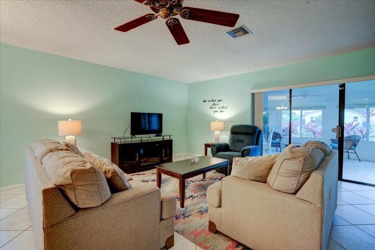 5255 Minto Road Boynton Beach, FL 33472 - Photo 18 of 47 17 Living Room