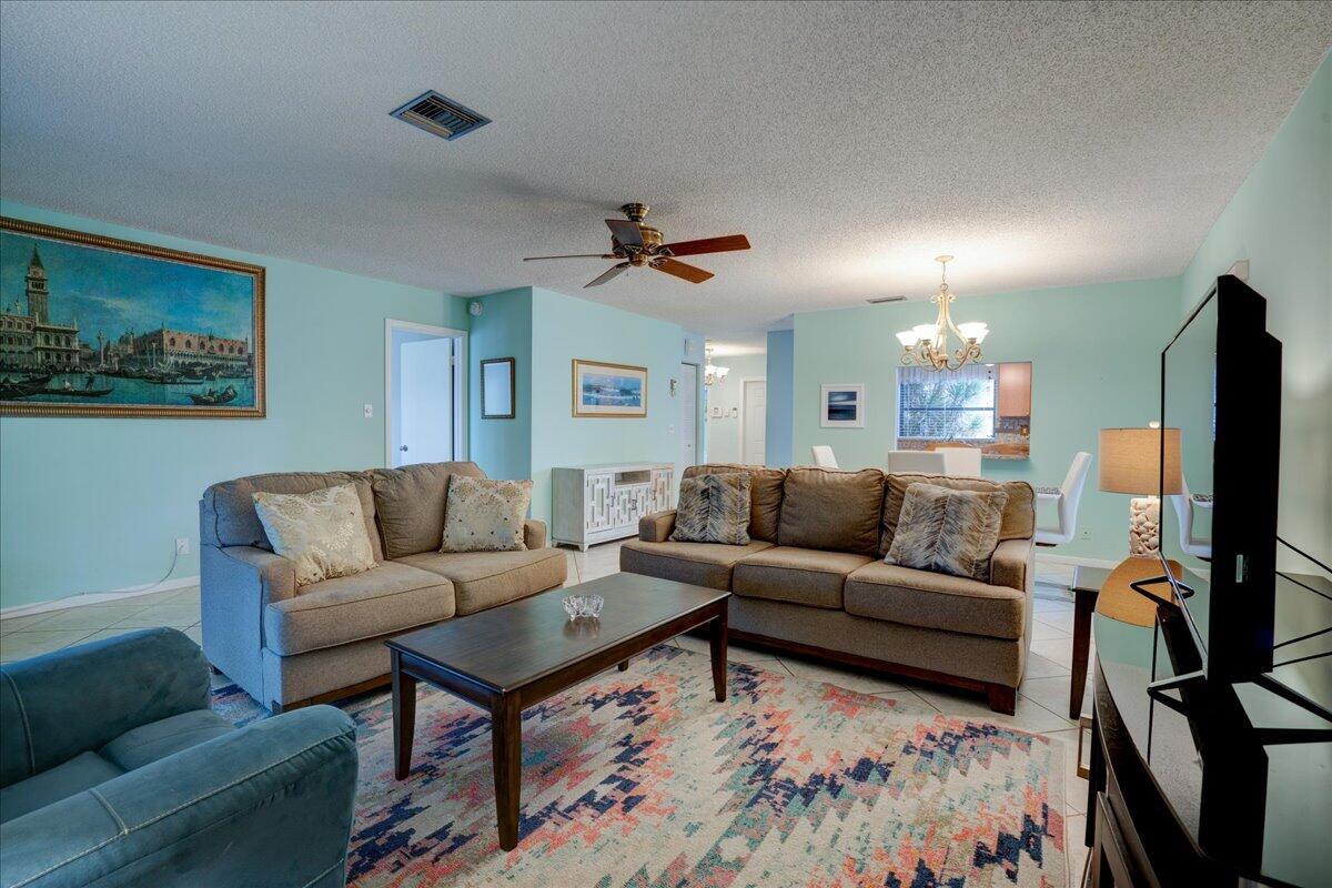5255 Minto Road Boynton Beach, FL 33472 - Photo 20 of 47 19 Living Room