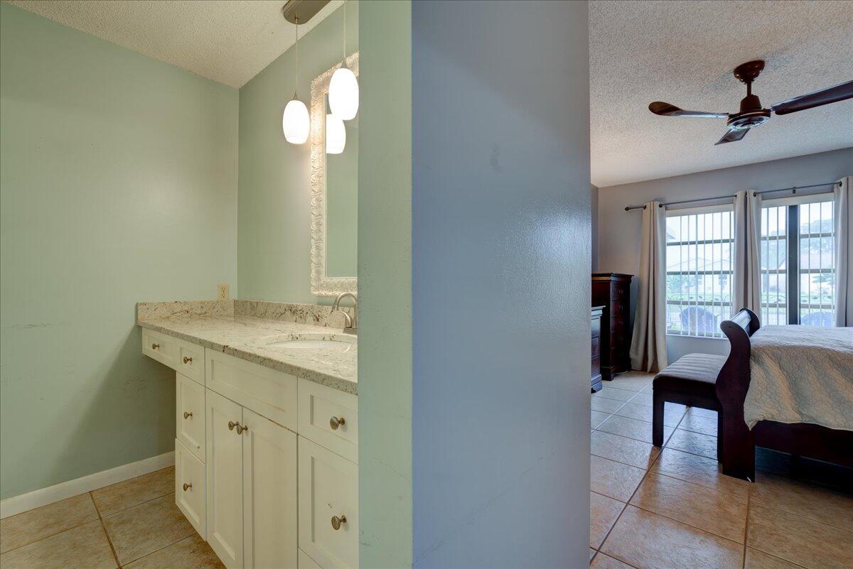 5255 Minto Road Boynton Beach, FL 33472 - Photo 23 of 47 22 Primary Bath
