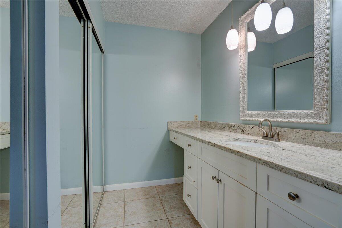 5255 Minto Road Boynton Beach, FL 33472 - Photo 24 of 47 23 Primary Bath