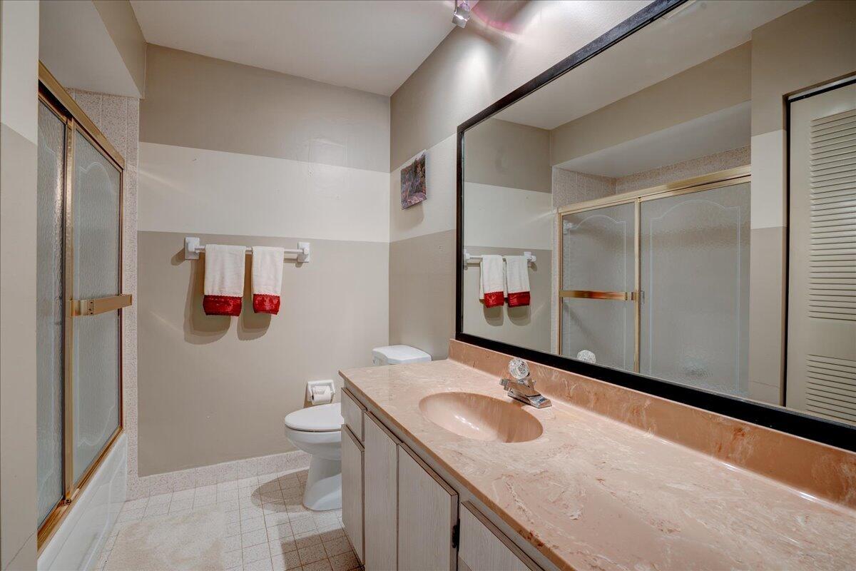 5255 Minto Road Boynton Beach, FL 33472 - Photo 29 of 47 28 Bathroom 2