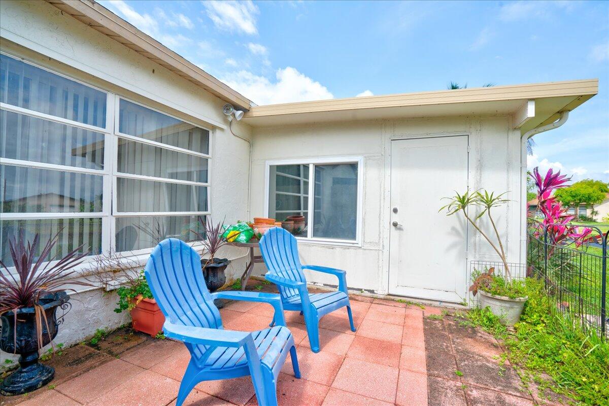 5255 Minto Road Boynton Beach, FL 33472 - Photo 34 of 47 33 Relax on the Patio