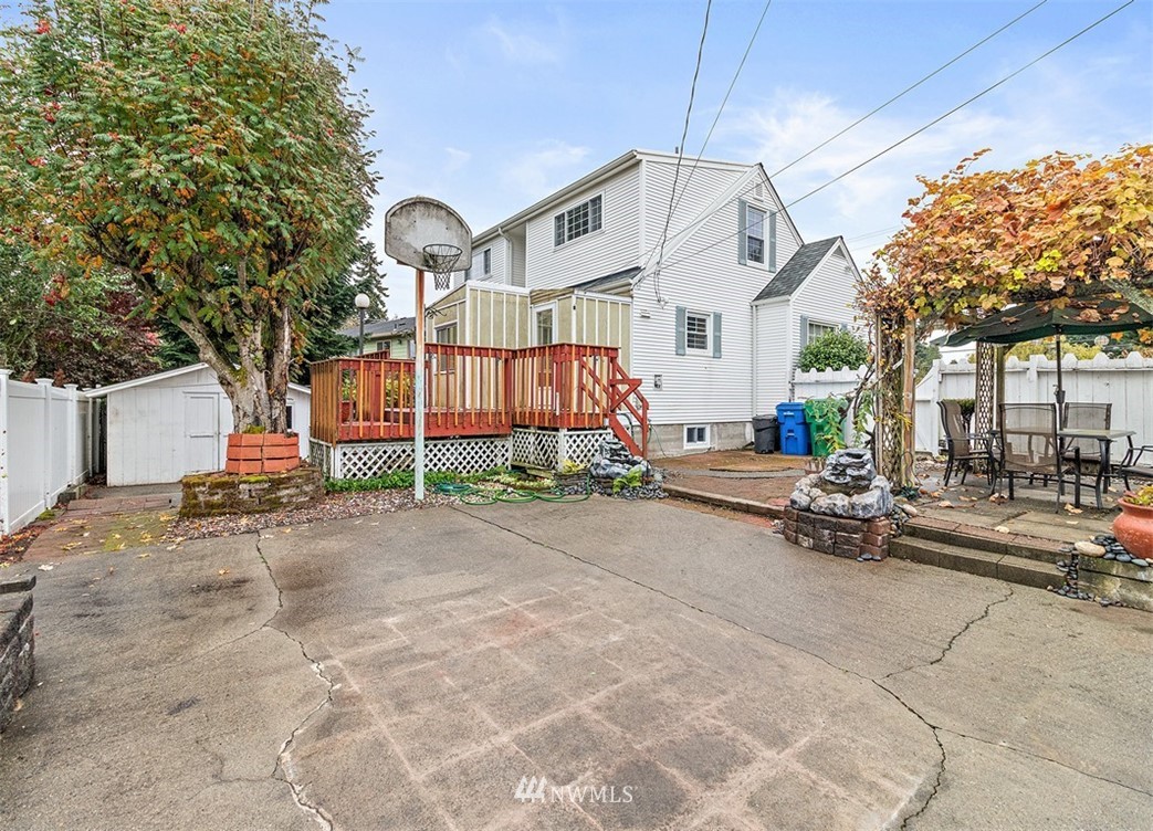 703 North 98th Street Seattle, WA 98103 - Photo 13 of 15 Gallery Image 13