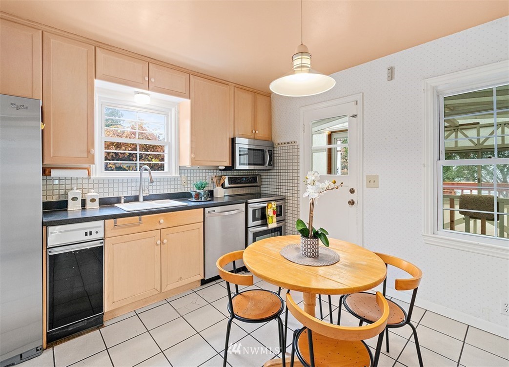703 North 98th Street Seattle, WA 98103 - Photo 10 of 15 Gallery Image 10